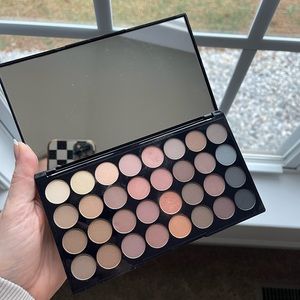Revolution eyeshadow palette